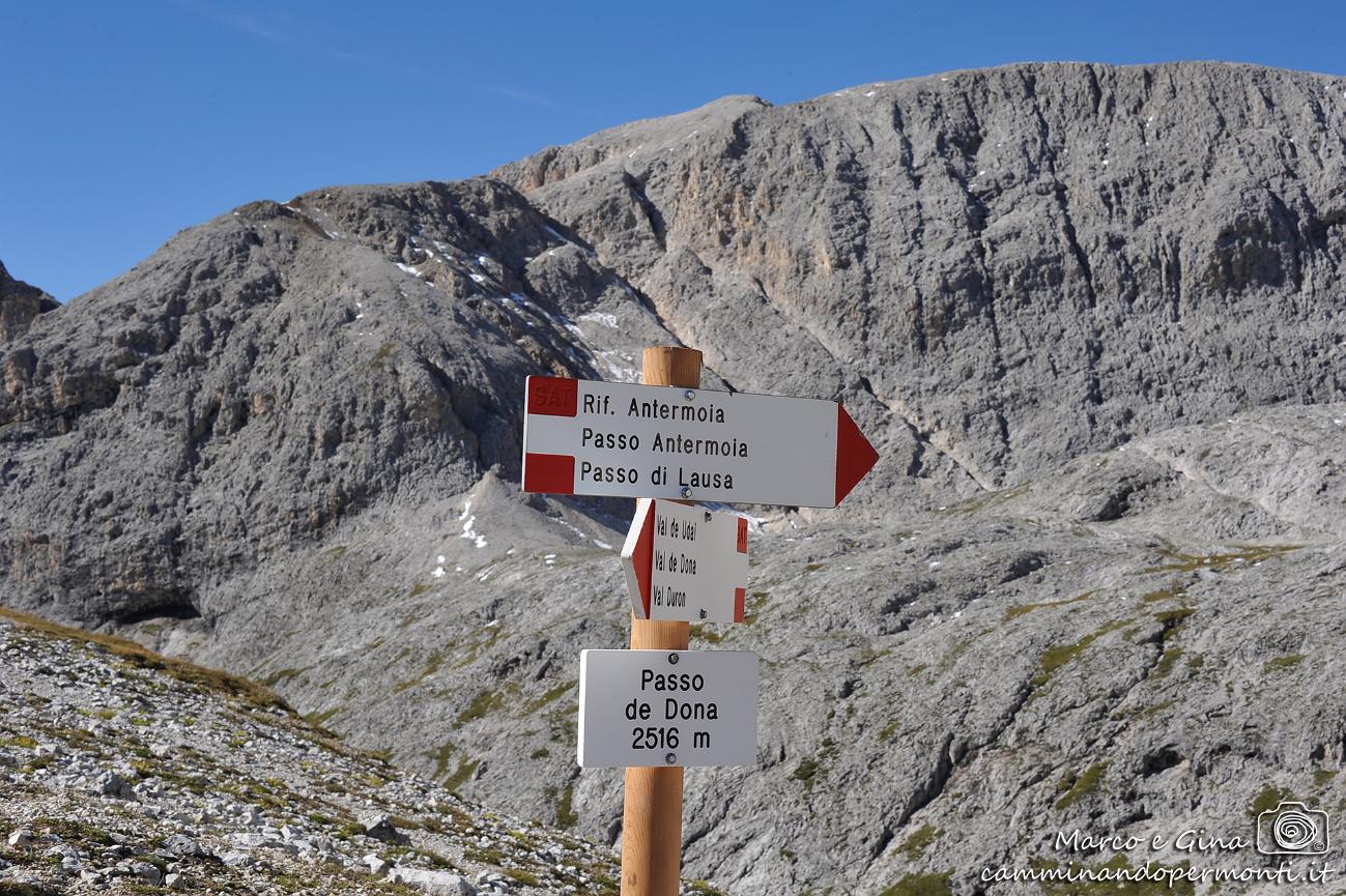 037 Val Duron Lago e Rifugio Antermoia - Passo de Dona.JPG